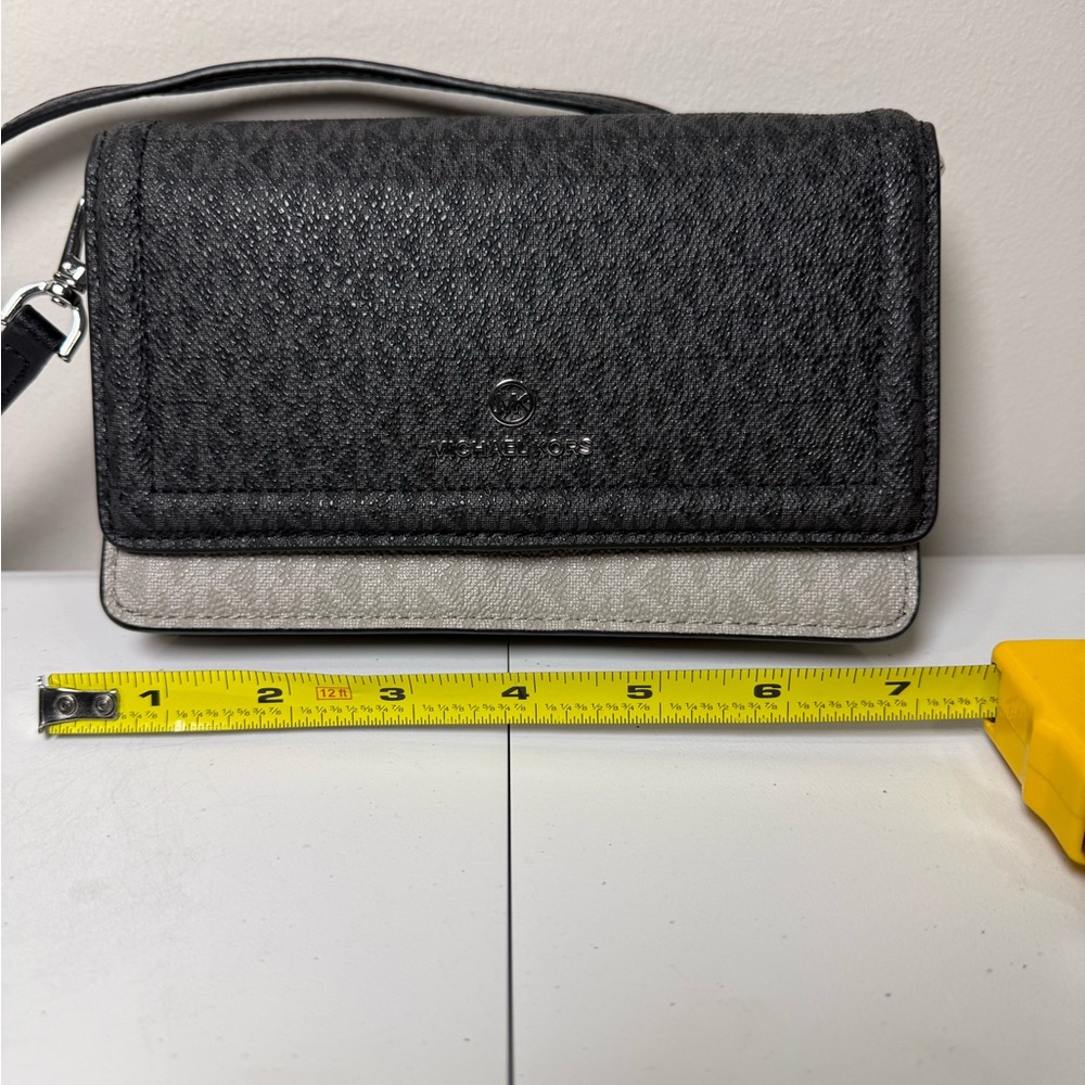 Michael Kors Jet Set Charm Small Phone Crossbody - Picture 3 of 5